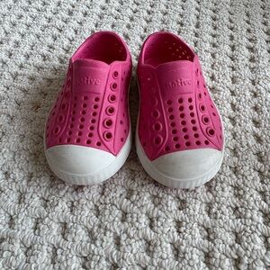 Native Kids Water Shoes - Pink and White